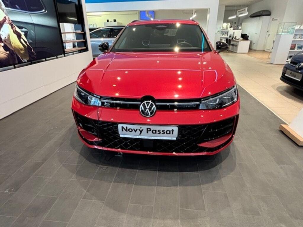 OI23O02789_18.webp_Passat R-Line People 2,0 TSI 150 kW   kW