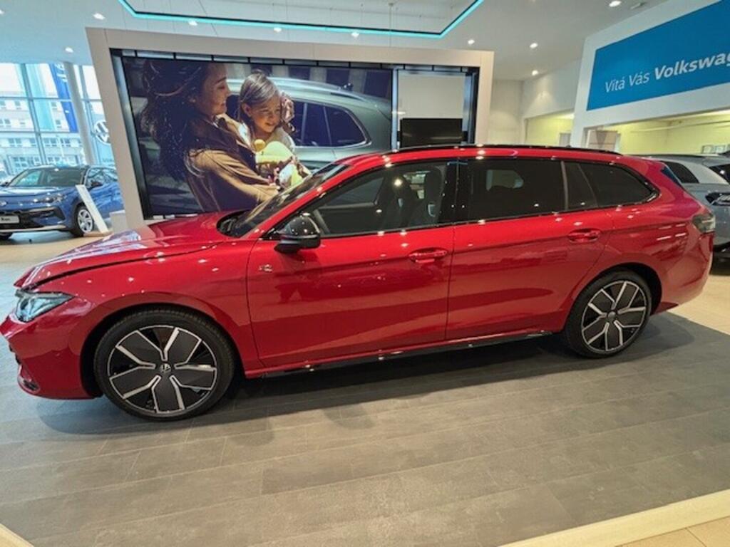 OI23O02789_19.webp_Passat R-Line People 2,0 TSI 150 kW   kW