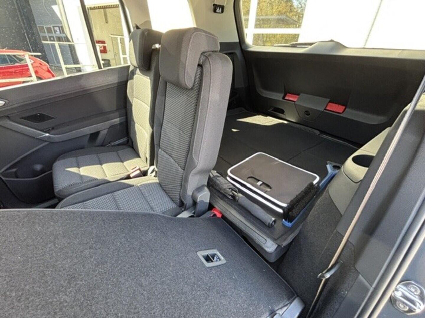 OI23O02795_18.webp_Touran People 1,5 TSI 110 kW EVO2 6G 1,5 110 kW