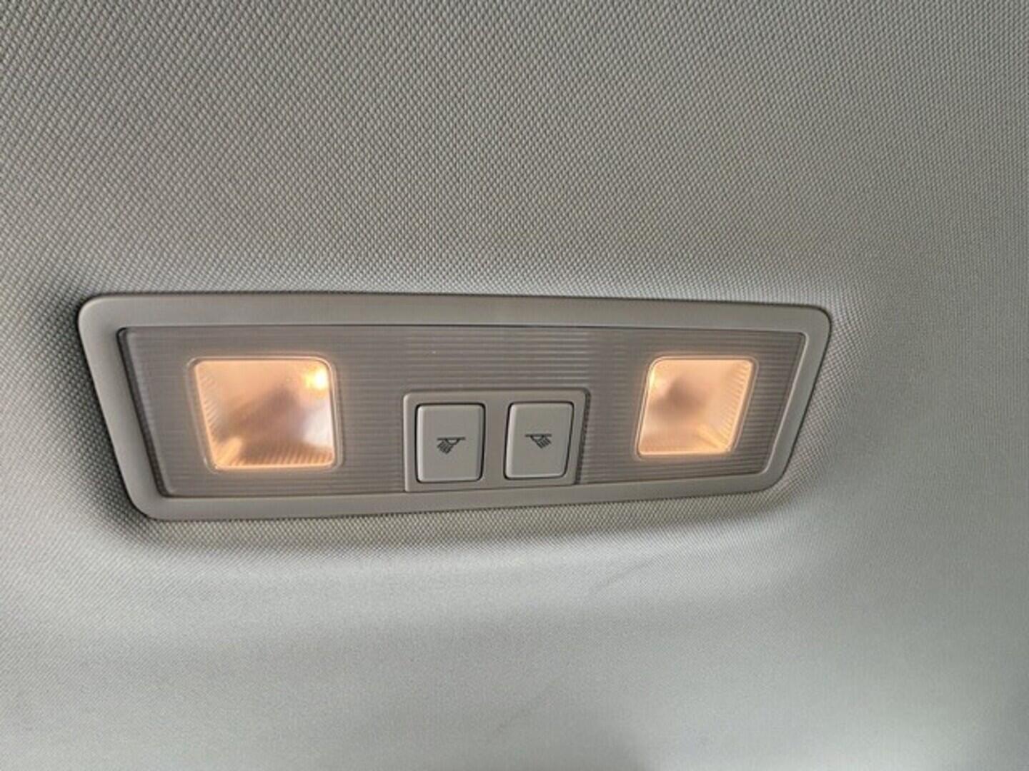 OI23O02795_21.webp_Touran People 1,5 TSI 110 kW EVO2 6G 1,5 110 kW