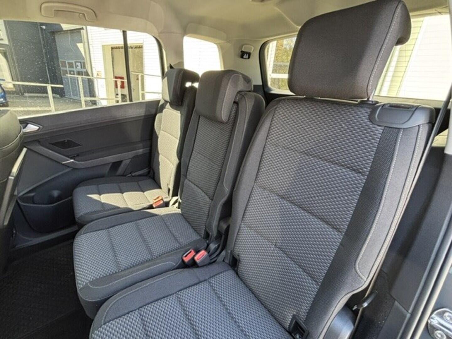 OI23O02795_22.webp_Touran People 1,5 TSI 110 kW EVO2 6G 1,5 110 kW