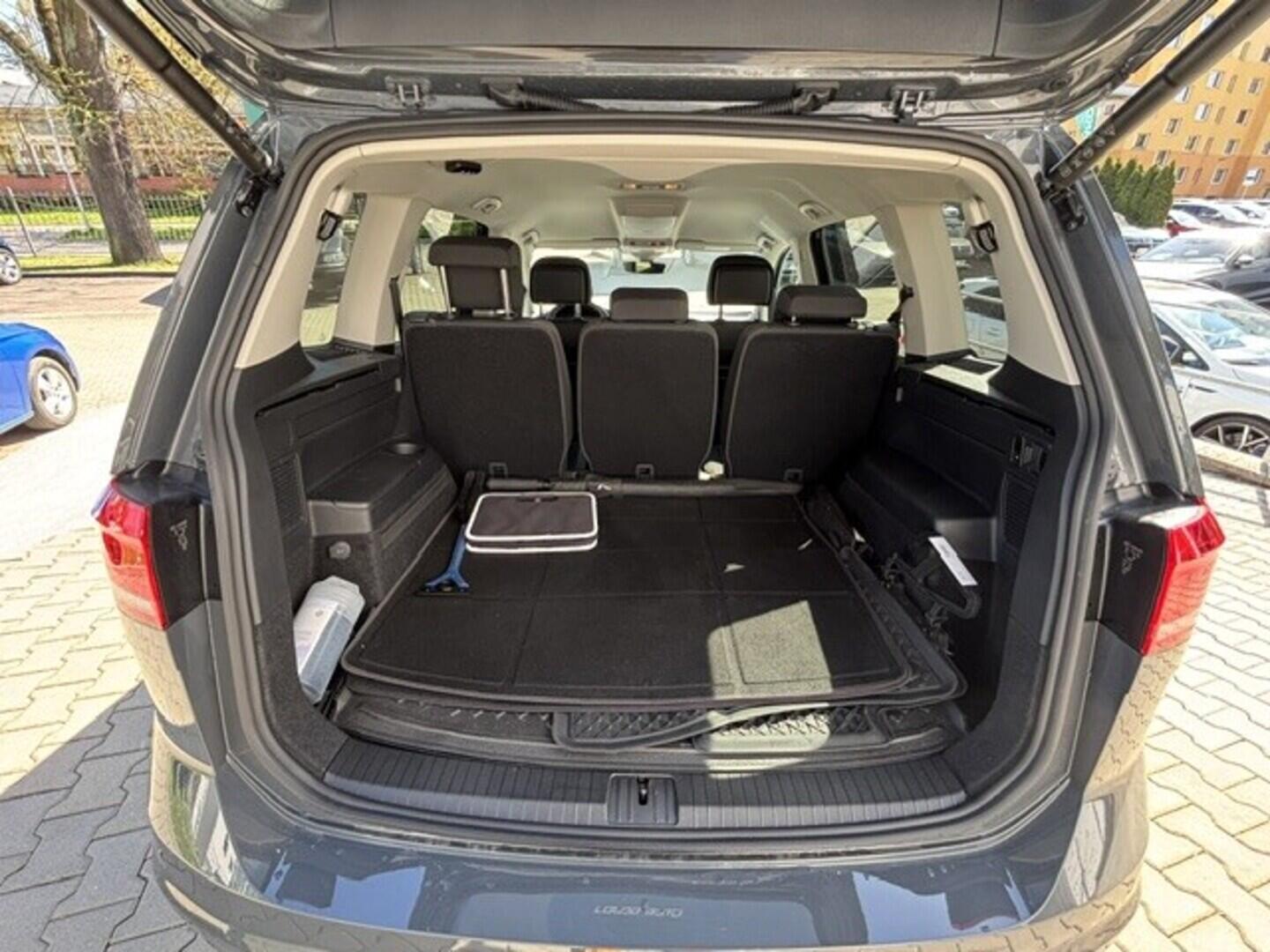 OI23O02795_23.webp_Touran People 1,5 TSI 110 kW EVO2 6G 1,5 110 kW