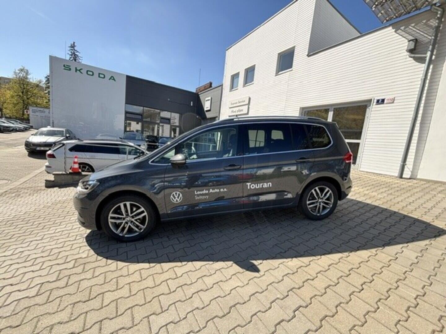 OI23O02795_24.webp_Touran People 1,5 TSI 110 kW EVO2 6G 1,5 110 kW