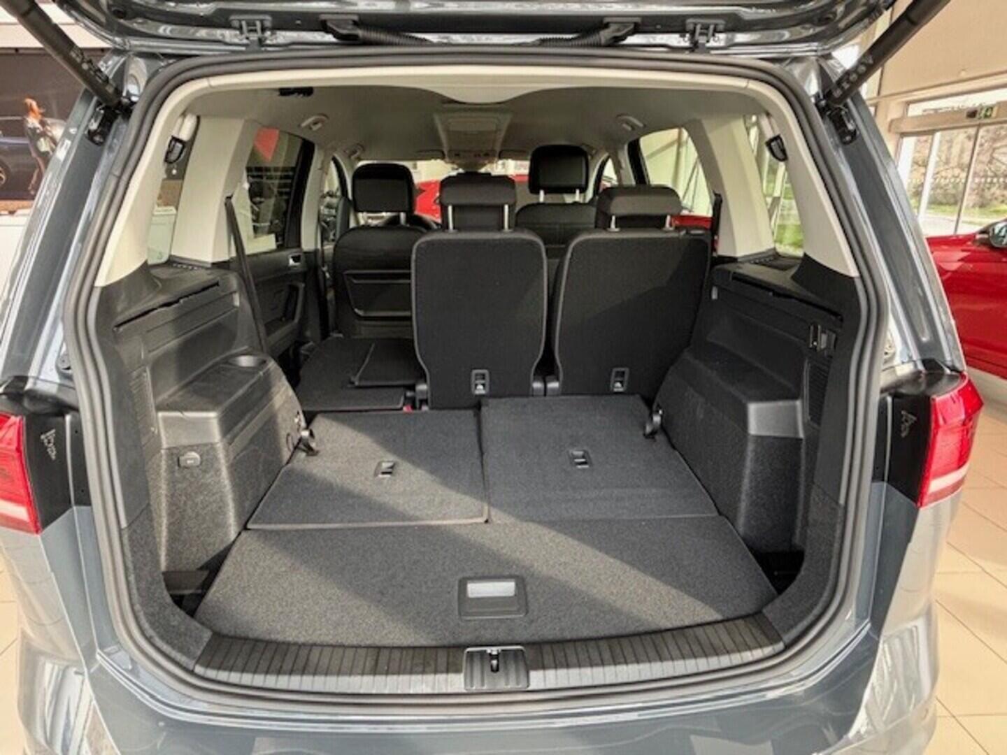 OI23O02796_19.webp_Touran People 1,5 TSI EVO2 7DSG 110 kW