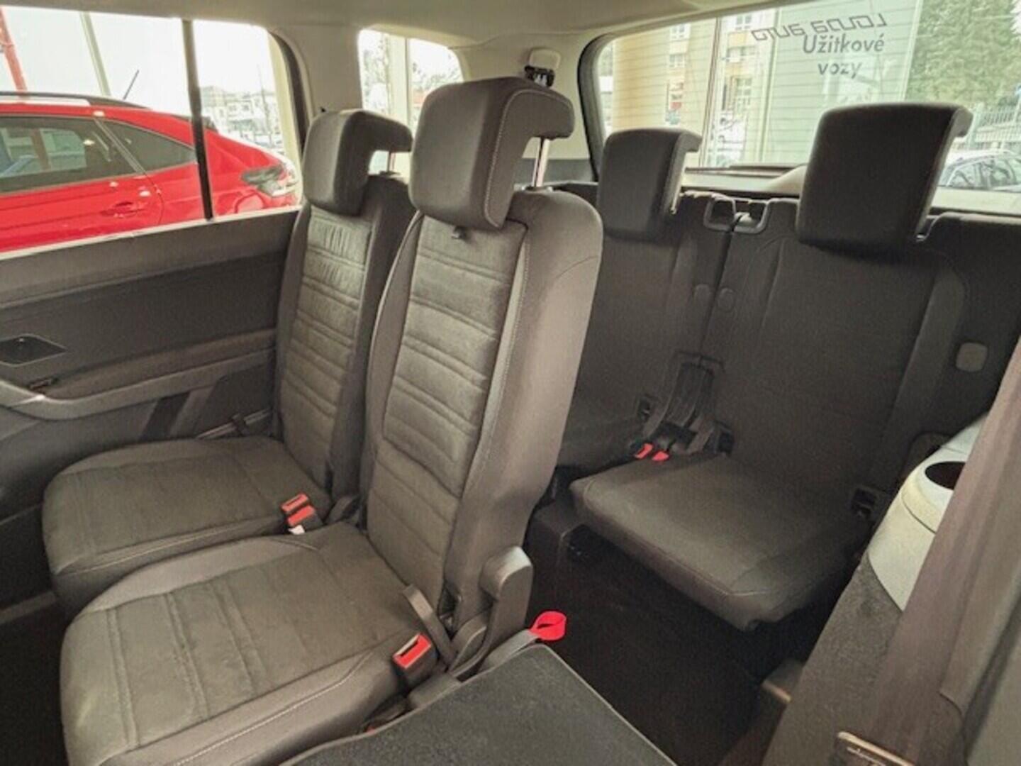 OI23O02796_21.webp_Touran People 1,5 TSI EVO2 7DSG 110 kW