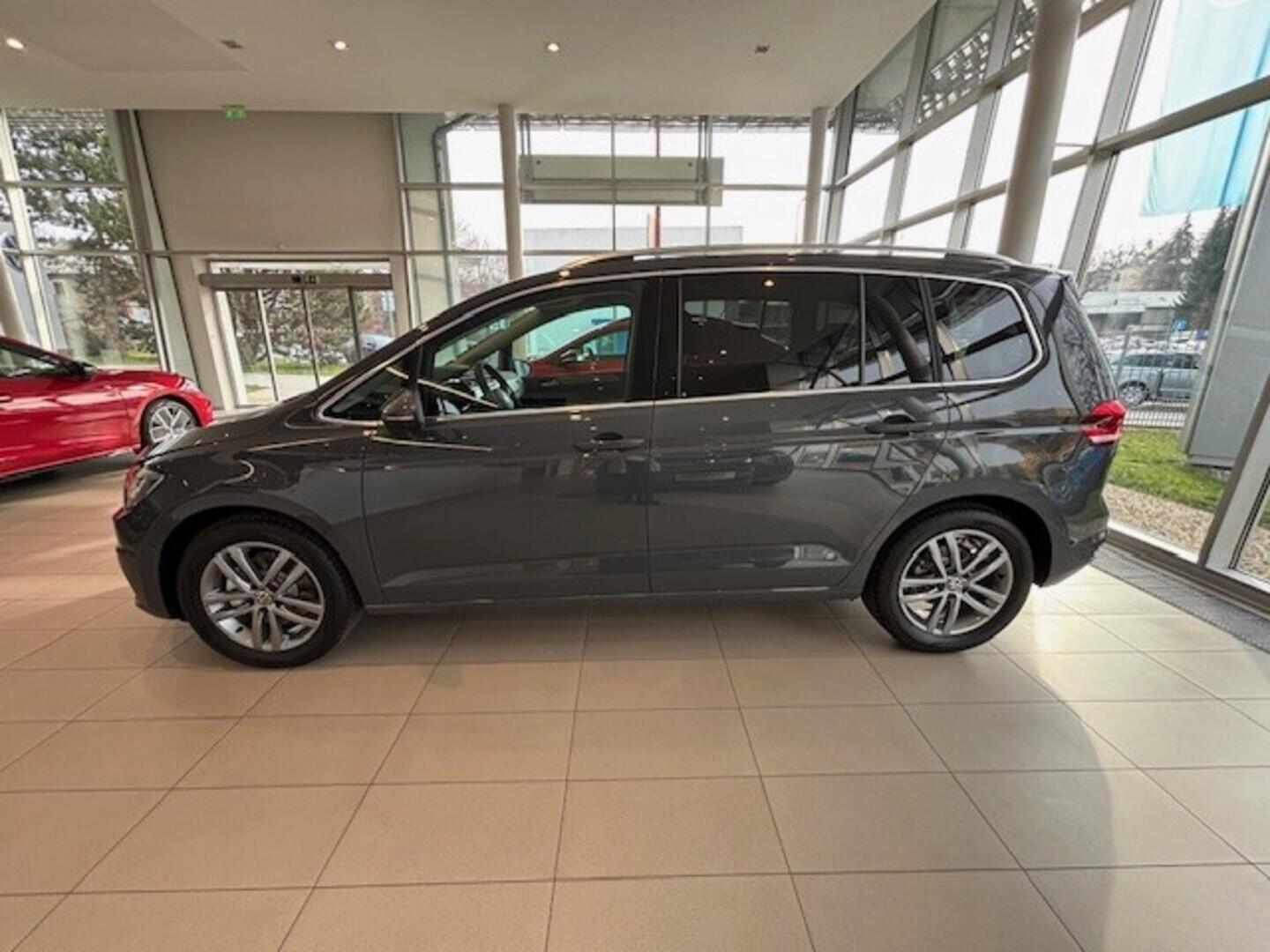 OI23O02796_22.webp_Touran People 1,5 TSI EVO2 7DSG 110 kW