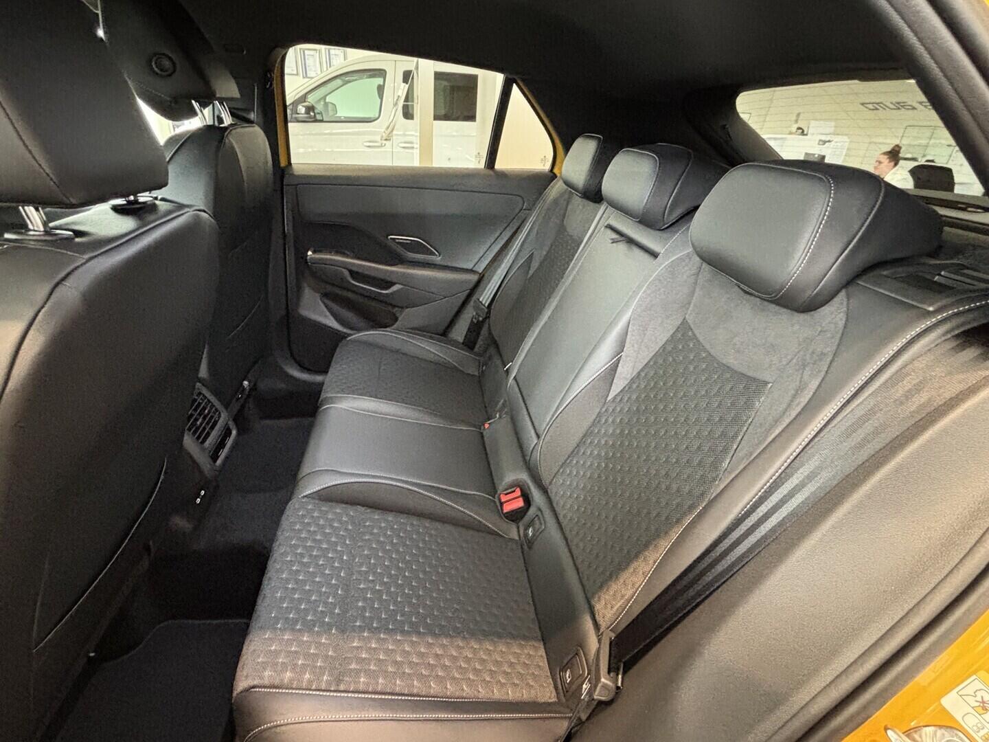 OI23O02803_18.webp_T-Roc R-Line 1,5 eTSI 7DSG 110 kW