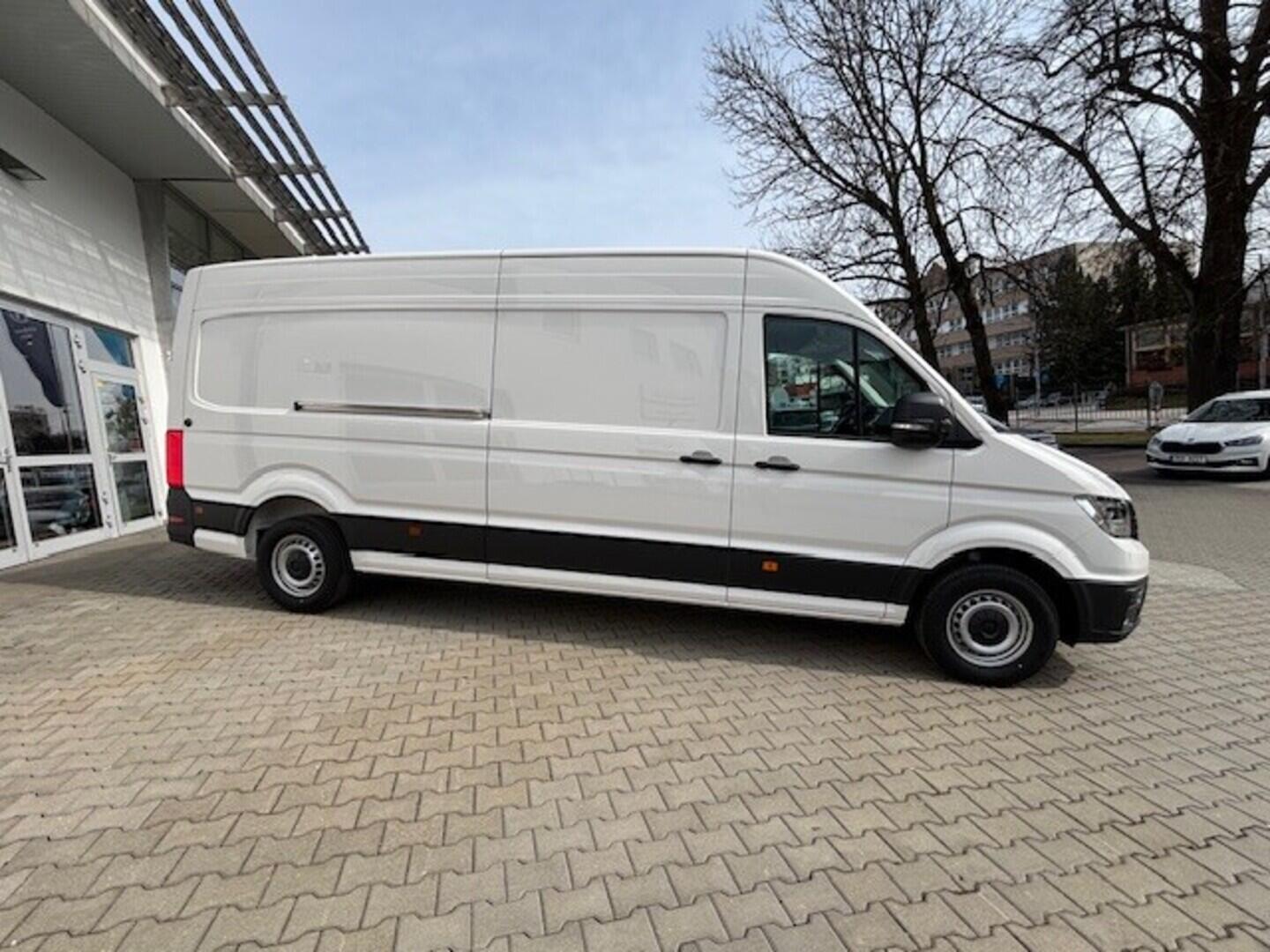 OI23U00918_18.webp_Crafter skříň 35 103kW 8AU FWD DR 2,0 103 kW