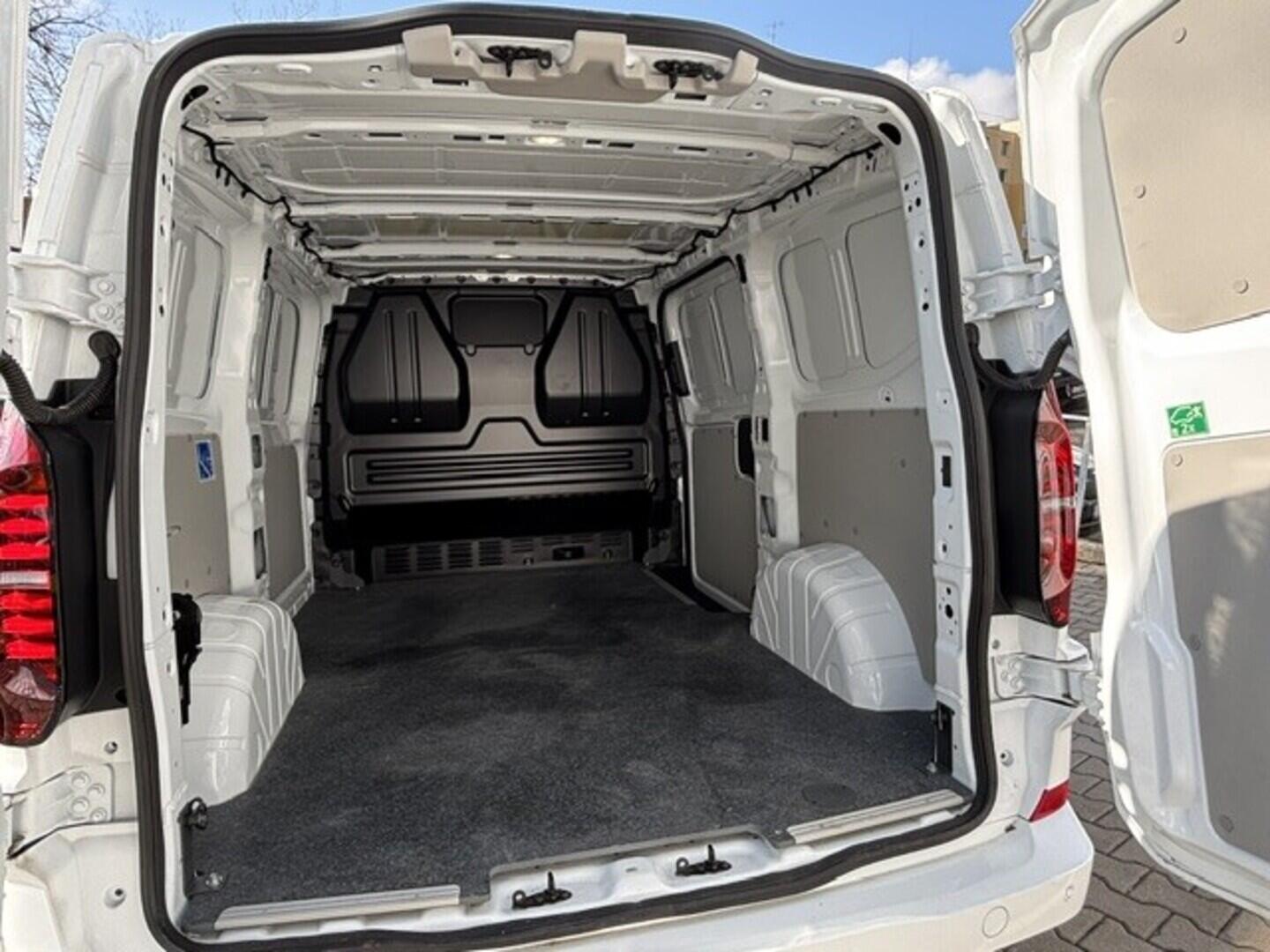 OI23U01027_20.webp_Transporter skříň KR 2,0 TDI 110 kW