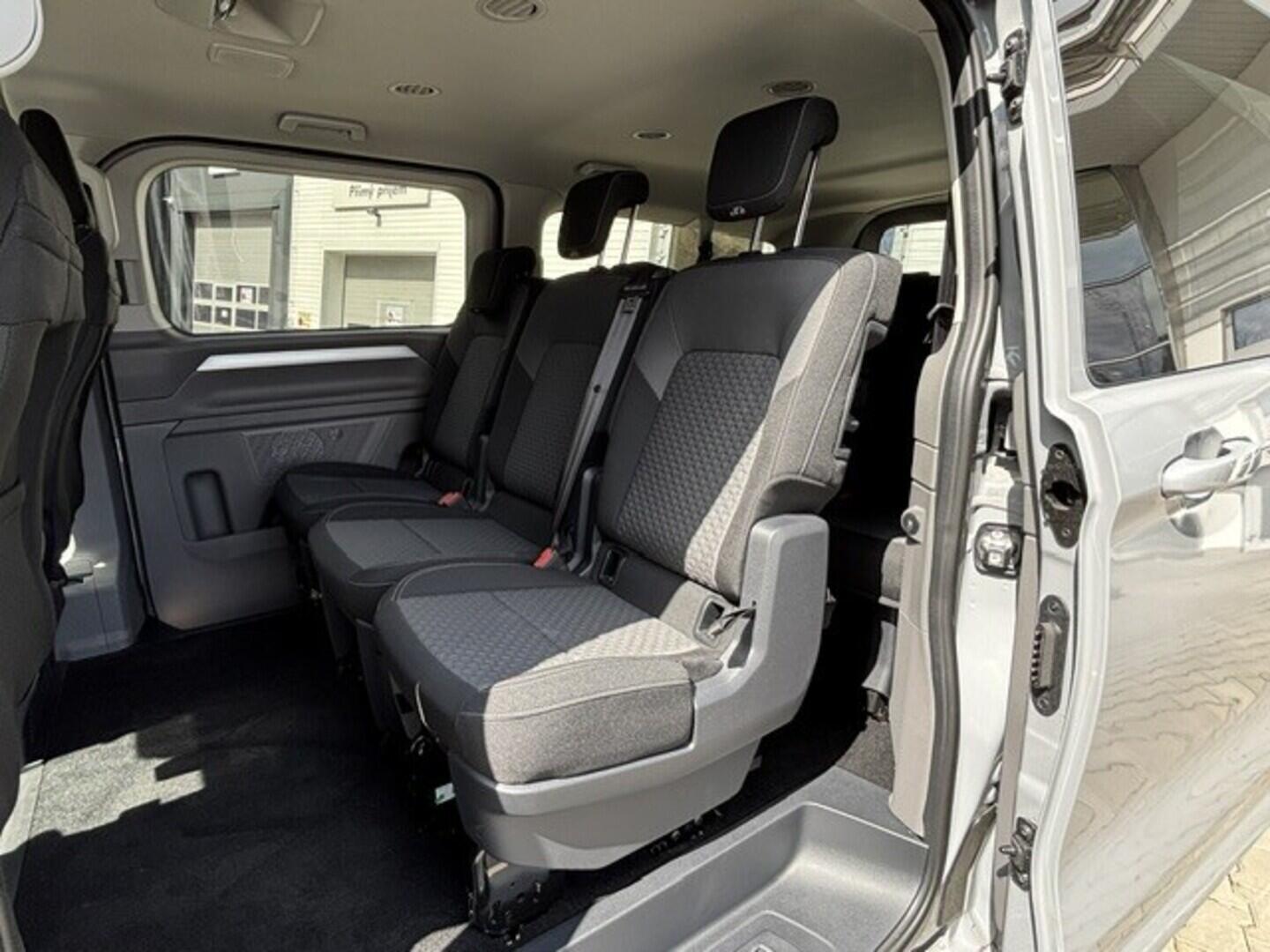 OI23U01045_16.webp_Caravelle Life DR 2.0 TDI 110 kW Manuální 6 st.