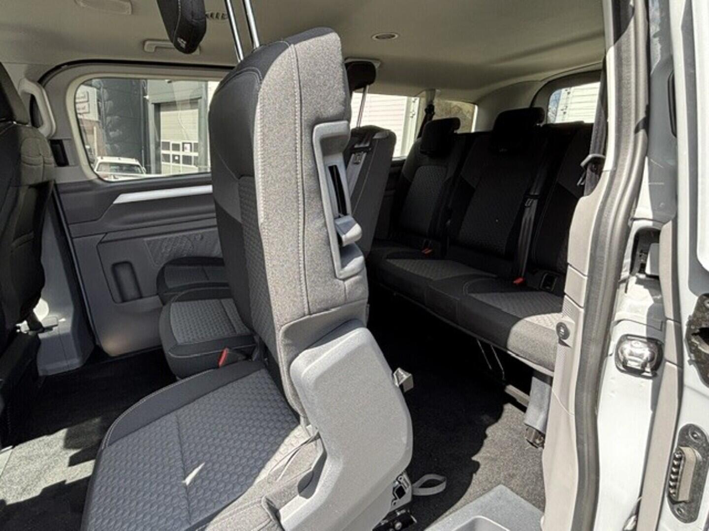 OI23U01045_17.webp_Caravelle Life DR 2.0 TDI 110 kW Manuální 6 st.