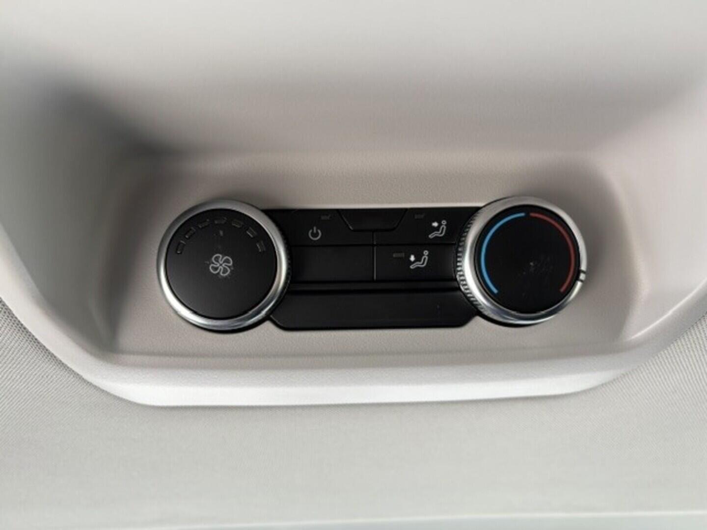 OI23U01045_18.webp_Caravelle Life DR 2.0 TDI 110 kW Manuální 6 st.