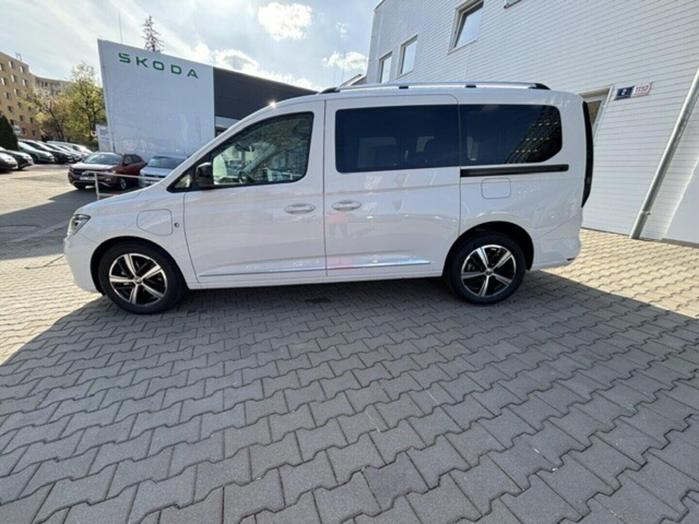 OI23U01056_23.webp_Akční Caddy Maxi Style 1,5 TSI PHEV Plug-in hybrid 84 kW 6 DSG