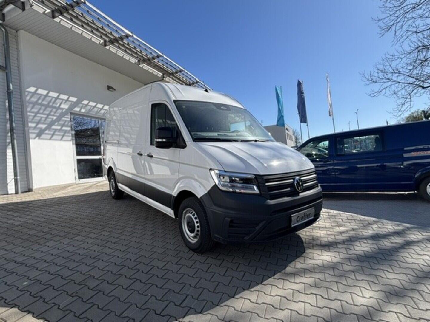 OI23U01084_11.webp_Crafter skříň 35 2,0 8AU FWD SR 130 kW