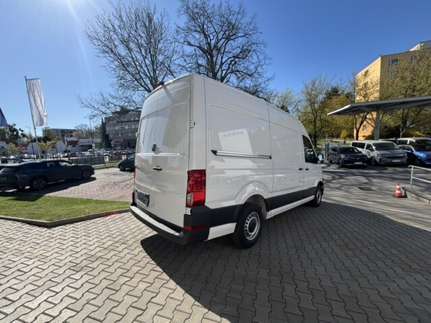 OI23U01084_13.webp_Crafter skříň 35 2,0 8AU FWD SR 130 kW