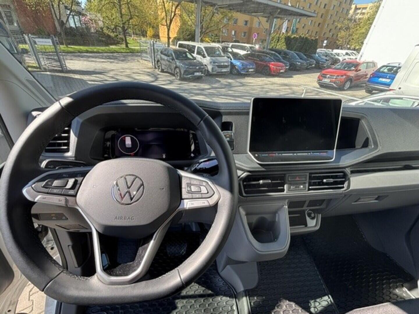 OI23U01084_16.webp_Crafter skříň 35 2,0 8AU FWD SR 130 kW