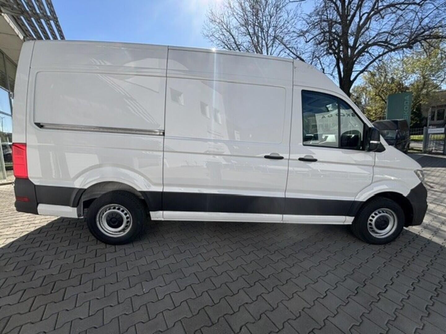 OI23U01084_25.webp_Crafter skříň 35 2,0 8AU FWD SR 130 kW