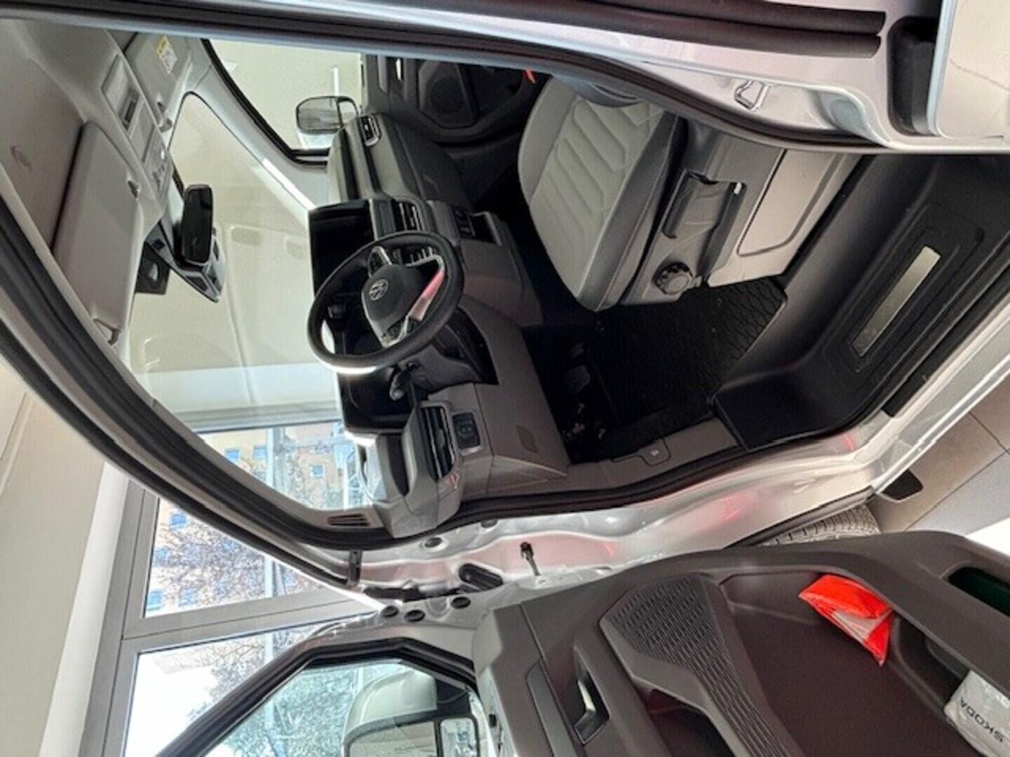 OI23U01088_12.webp_Caravelle Style 2.0 TDI 4MOT 8AUT DR 125 kW