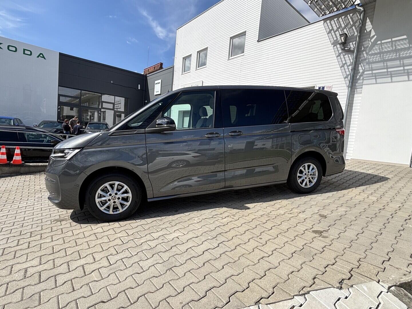 OI23U01089_18.webp_Multivan Long Life 2,0 TDI 110 kW DSG