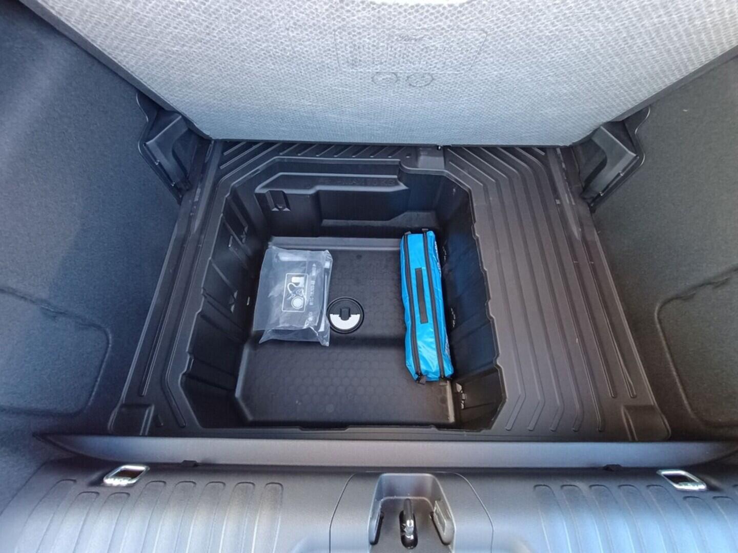 OJ51000003_22.webp_Puma ST-LINE  1,0 EcoBoost Hybrid (mHEV) 7st 92 kW