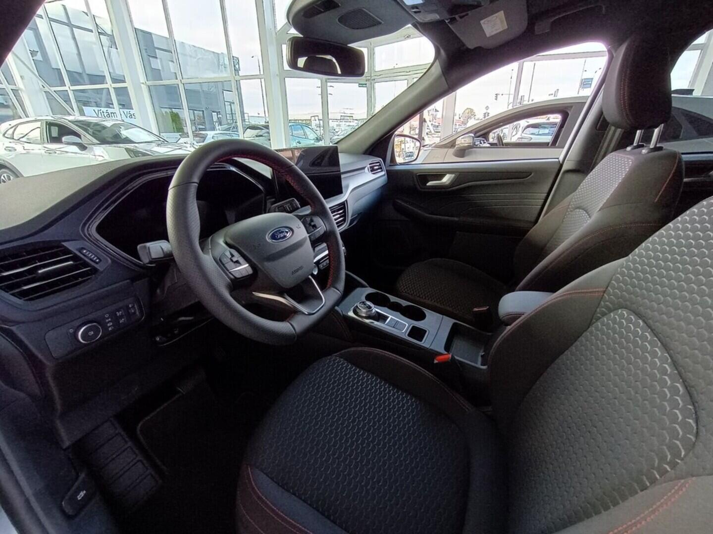 OJ51000006_18.webp_Kuga ST-LINE 1,5 EcoBoost 137 kW