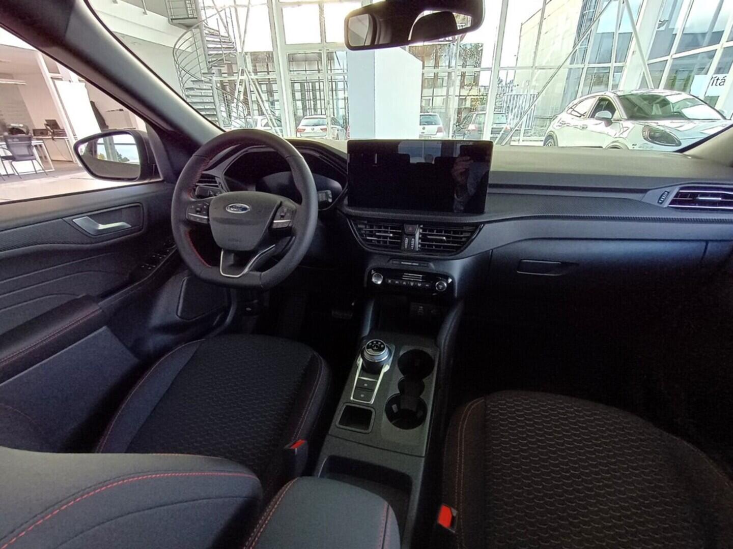 OJ51000006_19.webp_Kuga ST-LINE 1,5 EcoBoost 137 kW