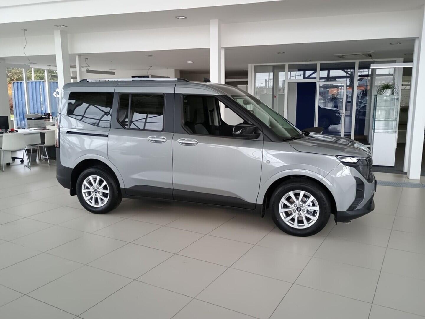 OJ51000010_12.webp_Tourneo Courier V769 Tourneo 1,0 EcoBoost 92 kW