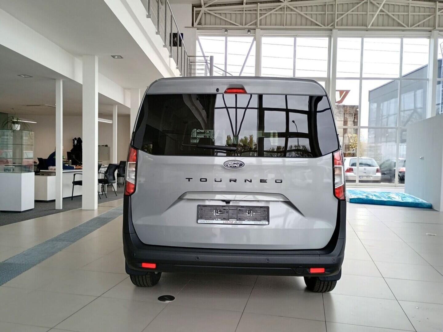 OJ51000010_15.webp_Tourneo Courier V769 Tourneo 1,0 EcoBoost 92 kW