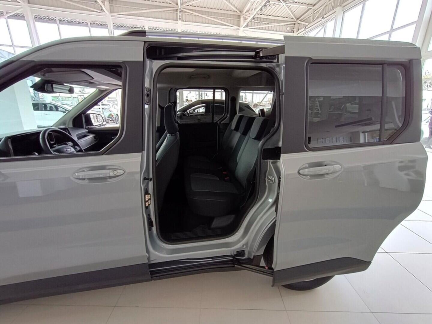 OJ51000010_21.webp_Tourneo Courier V769 Tourneo 1,0 EcoBoost 92 kW