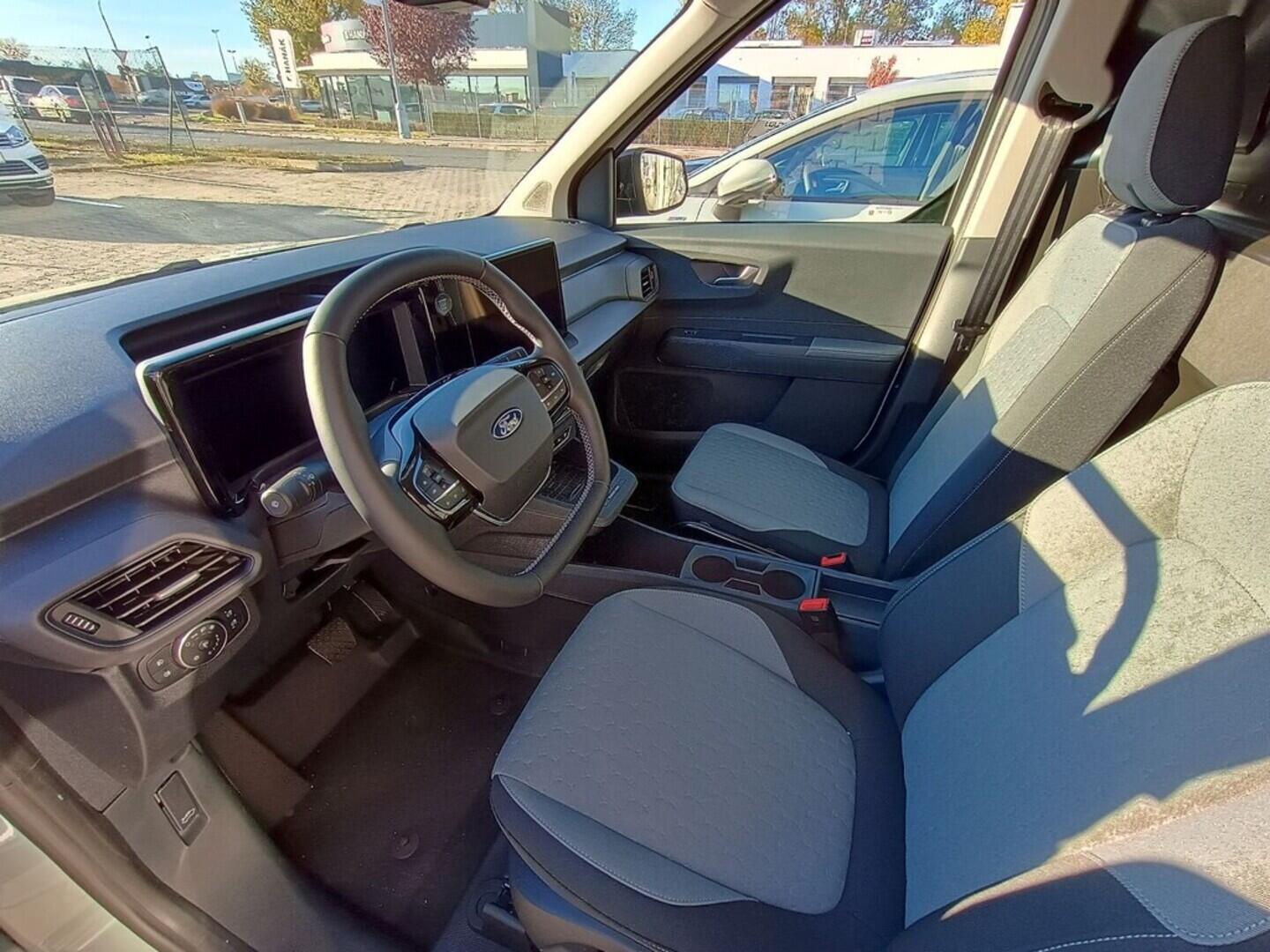 OJ51000011_23.webp_Transit Courier V769 Van 43 kWh,0 Elektromotor 100 kW