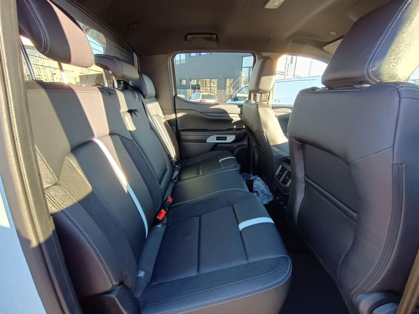 OJ51000013_19.webp_Ranger Double Cab 2,3 EcoBoost Hybrid (PHEV) 205 kW