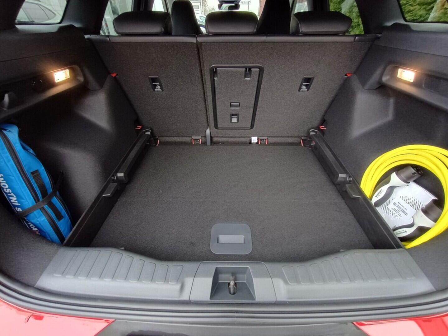 OJ51000017_19.webp_Elektrický Explorer AWD 79 kWh,0 PRODLOUŽENÝ DOJEZD 250 kW