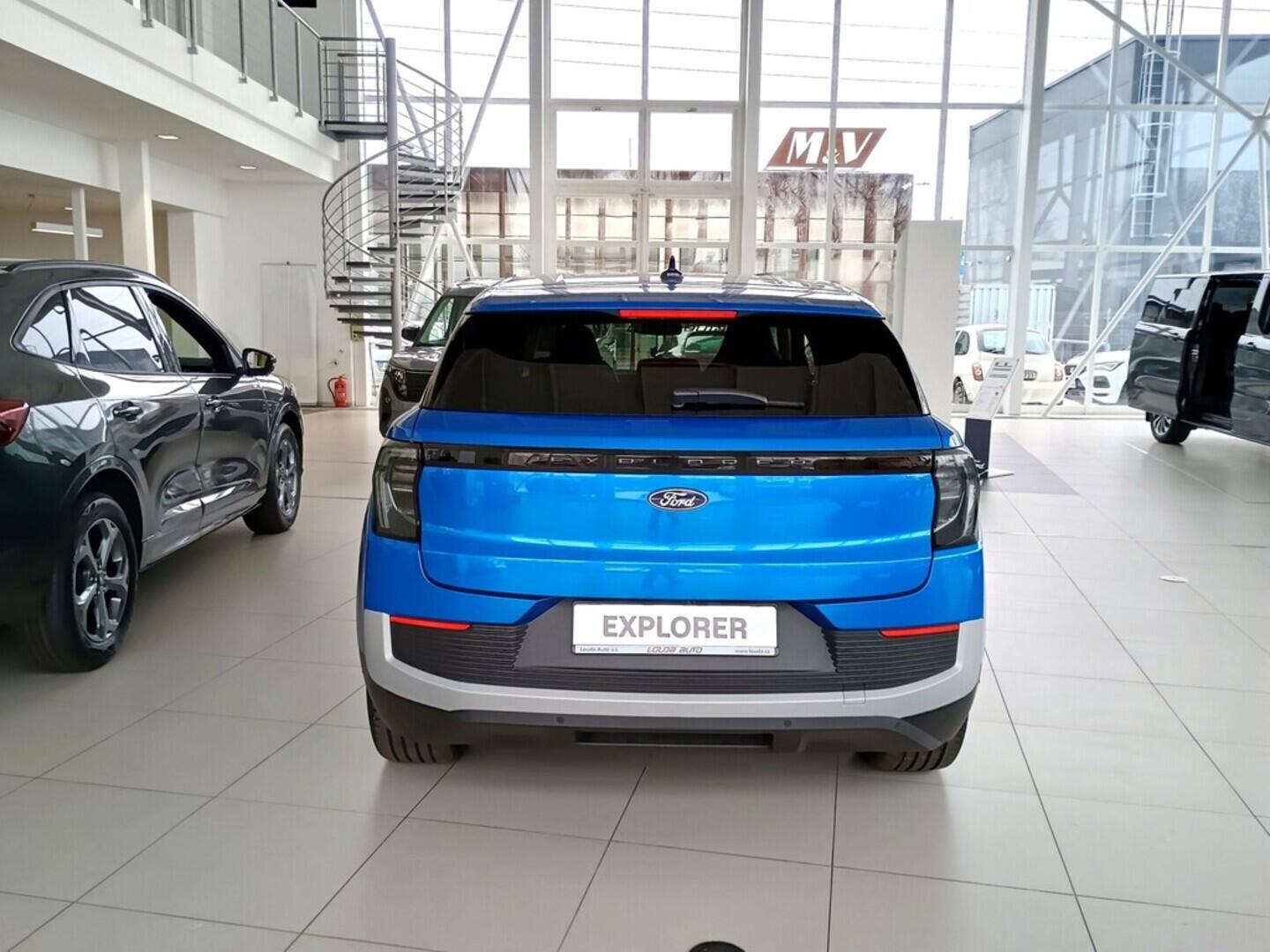 OJ51000019_15.webp_Elektrický Explorer AWD 79 kWh,0 PRODLOUŽENÝ DOJEZD 250 kW