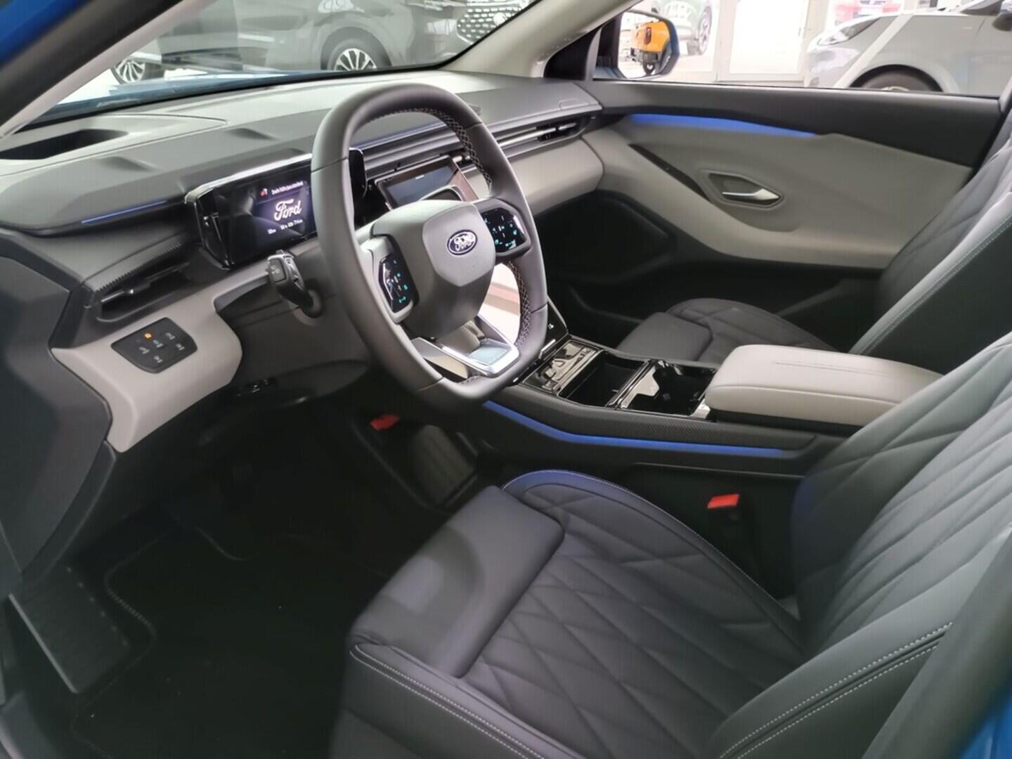 OJ51000019_19.webp_Elektrický Explorer AWD 79 kWh,0 PRODLOUŽENÝ DOJEZD 250 kW