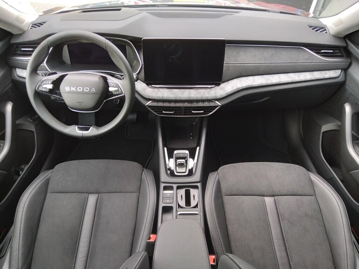 OM11001549_14.webp_Octavia Combi 130 let Premium 2,0 TDI 110 kW