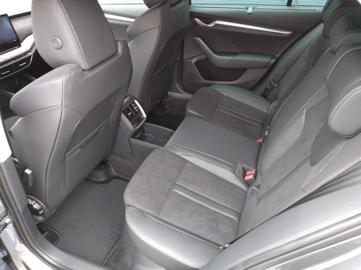 OM11001549_16.webp_Octavia Combi 130 let Premium 2,0 TDI 110 kW