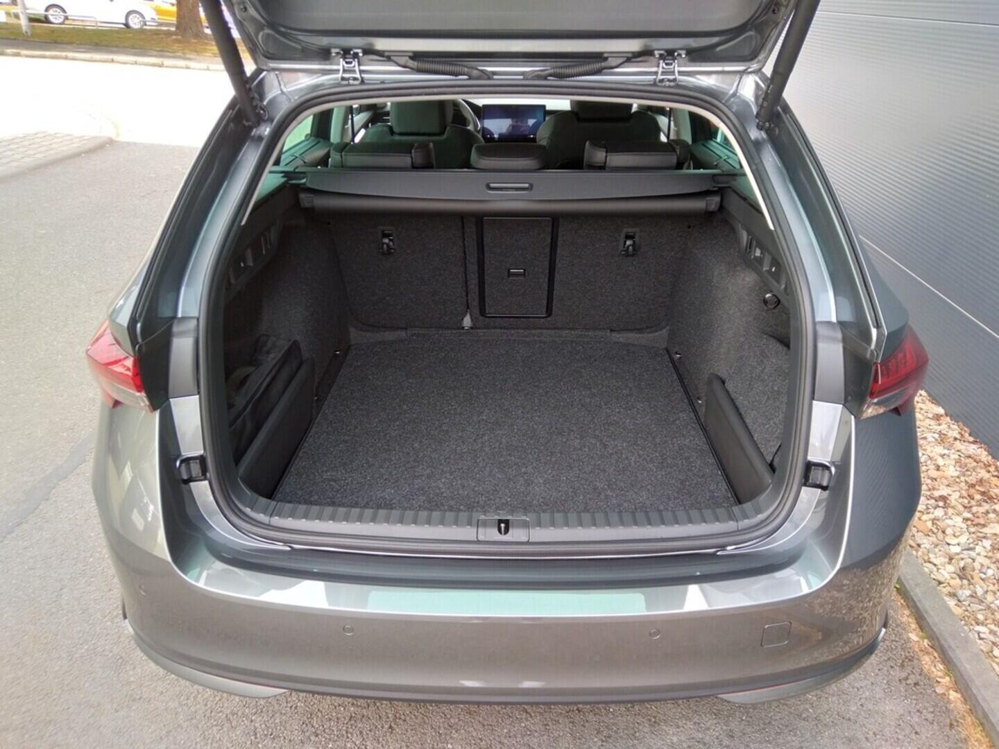 OM11001549_17.webp_Octavia Combi 130 let Premium 2,0 TDI 110 kW