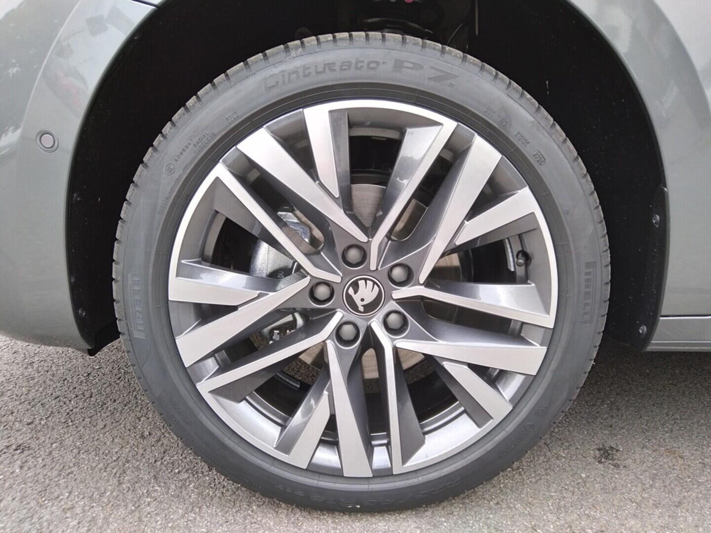 OM11001549_18.webp_Octavia Combi 130 let Premium 2,0 TDI 110 kW