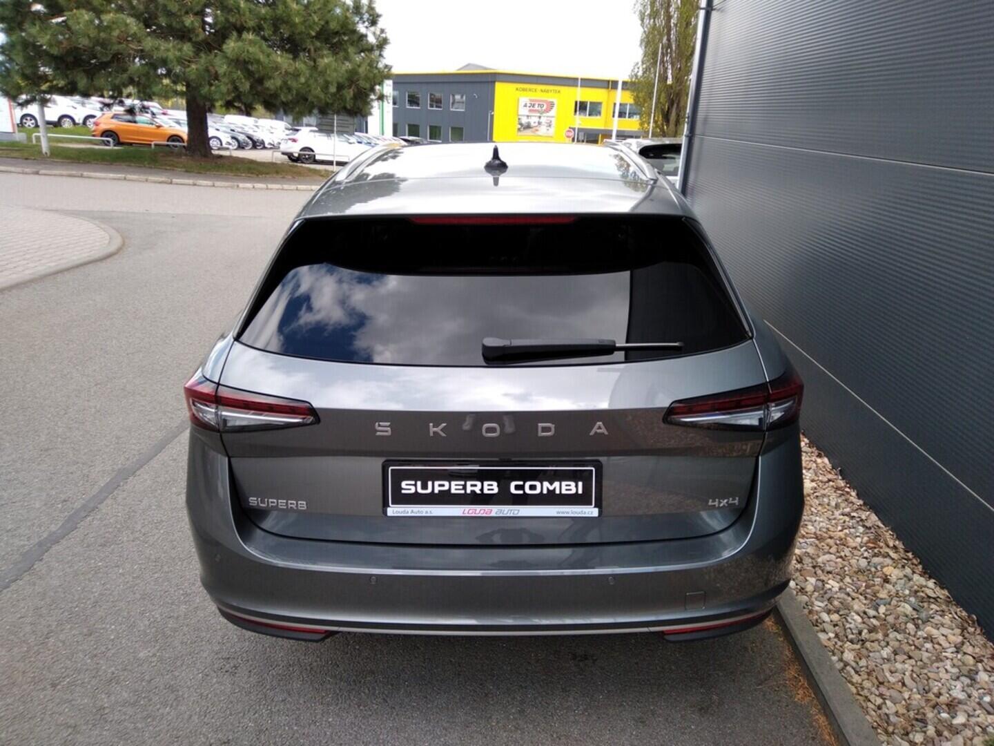 OM11001561_13.webp_Superb Combi L&K  2,0 TDI 4x4 142 kW