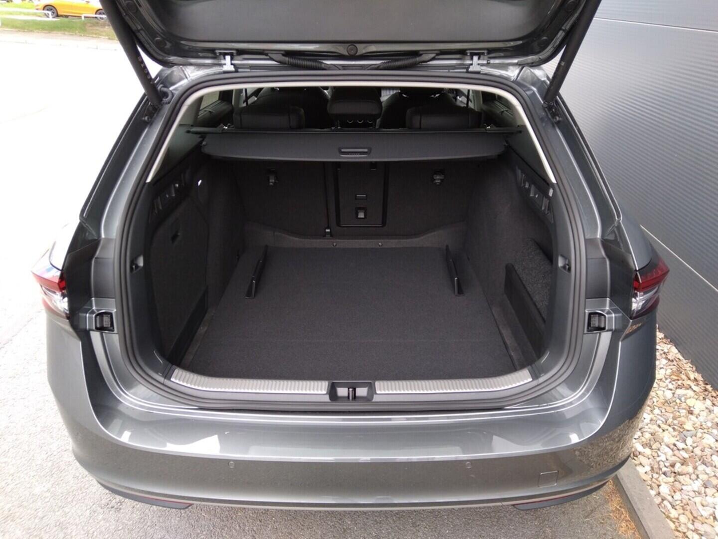 OM11001561_14.webp_Superb Combi L&K  2,0 TDI 4x4 142 kW