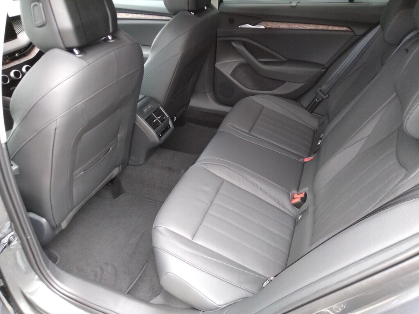 OM11001561_15.webp_Superb Combi L&K  2,0 TDI 4x4 142 kW