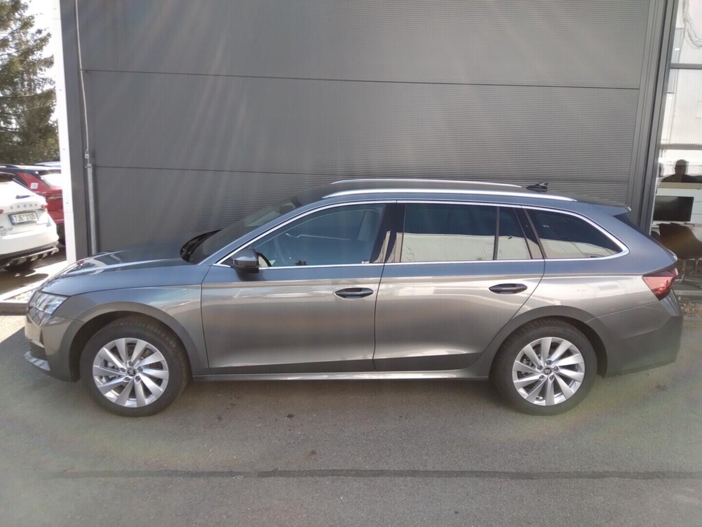 OM11001570_11.webp_Octavia Combi Top Selection 2,0 TDI 110 kW