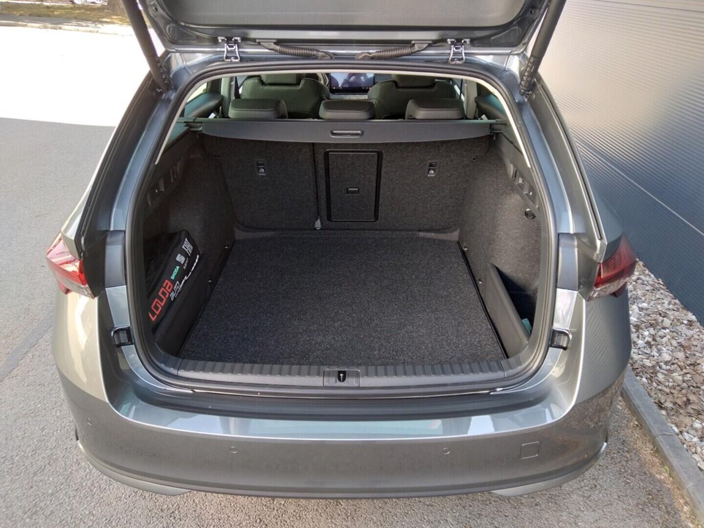 OM11001570_17.webp_Octavia Combi Top Selection 2,0 TDI 110 kW