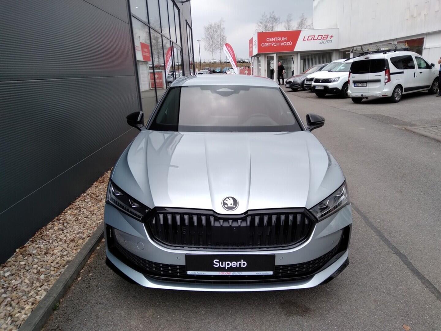 OM11001591_13.webp_Superb Sportline 2,0 TSI 195 kW