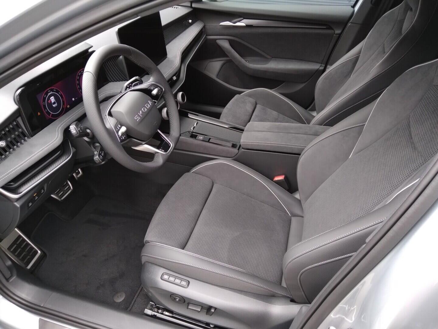 OM11001591_15.webp_Superb Sportline 2,0 TSI 195 kW