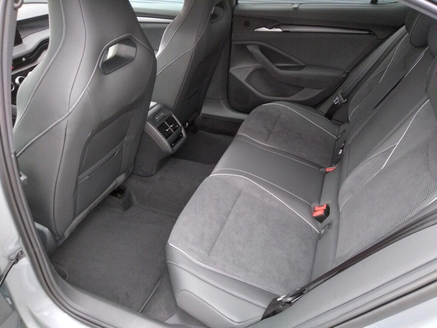 OM11001591_16.webp_Superb Sportline 2,0 TSI 195 kW