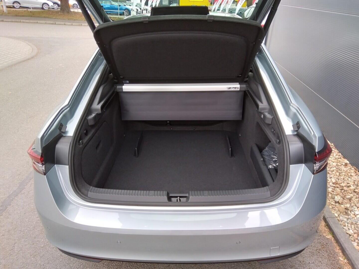 OM11001591_17.webp_Superb Sportline 2,0 TSI 195 kW