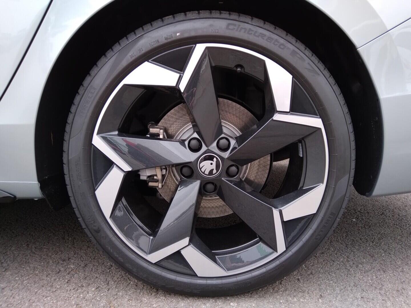 OM11001591_18.webp_Superb Sportline 2,0 TSI 195 kW