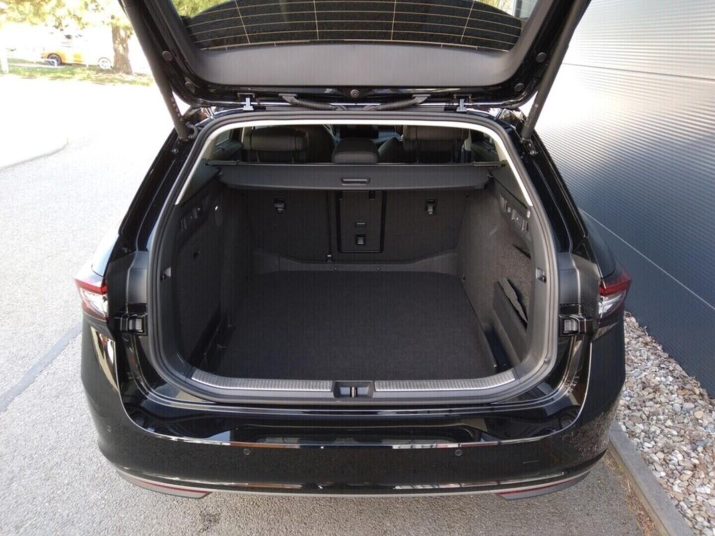 OM11001604_17.webp_Superb Combi L&K 2,0 TDI 4x4 142 kW