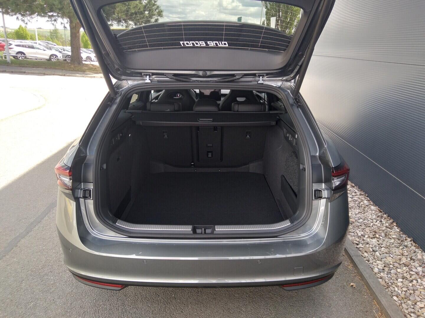 OM11001824_17.webp_Superb Combi Sportline 2,0 TDI 110 kW